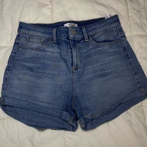Guess Mid Rise Jeanshorts, 29